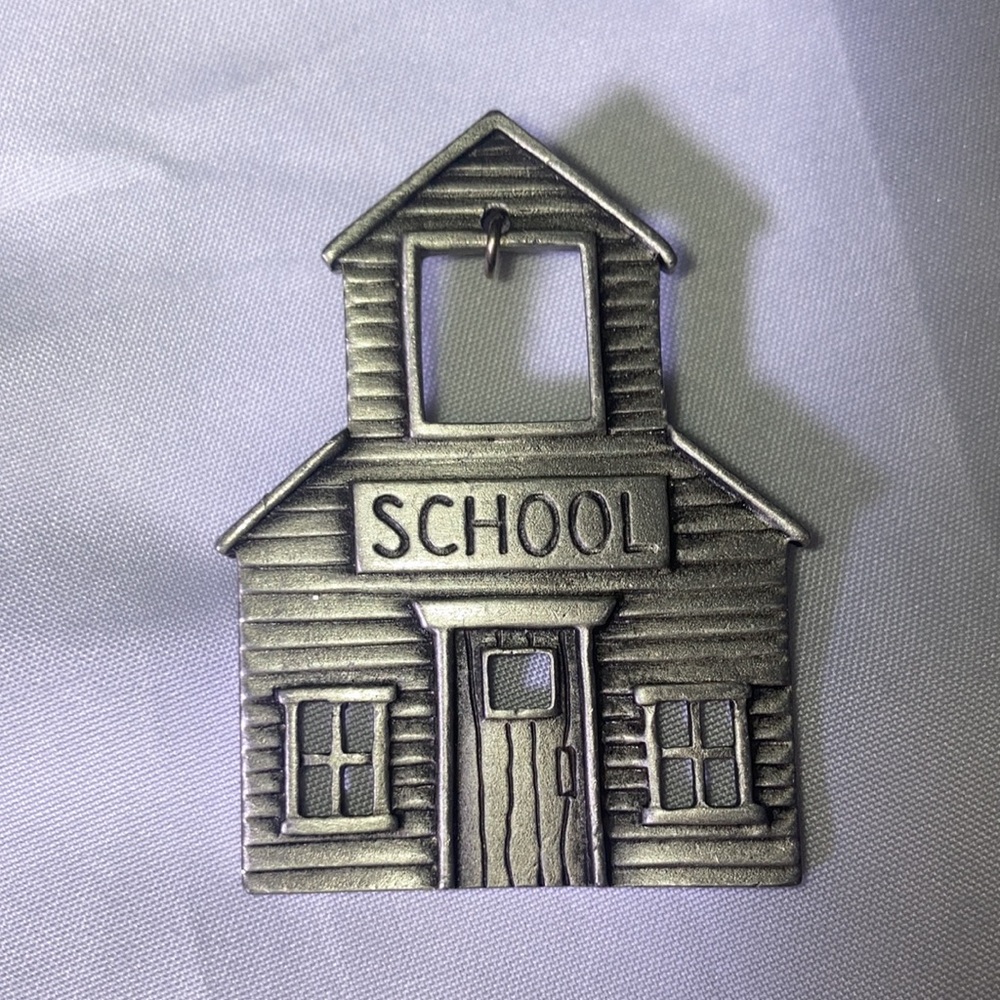 One Vintage JJ Jonette Schoolhouse Pewter Pin *Missing Bell Charm Pre Owned